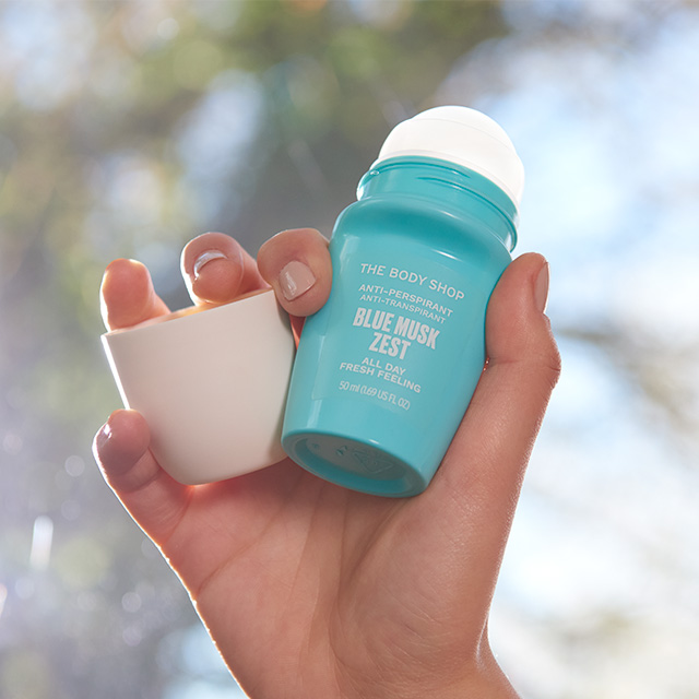 1025600_BLUE_MUSK_ZEST_ANTIPERSPIRANT_50ML_GOLD