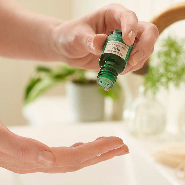 1033438_TEA_TREE_OIL_A0X_AEU_10ML_GOLD_INAEVPS057